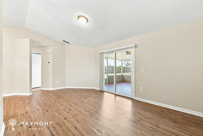 3 bed, 2.0 bath, 1102 sqft, $1,945 — Photo 3