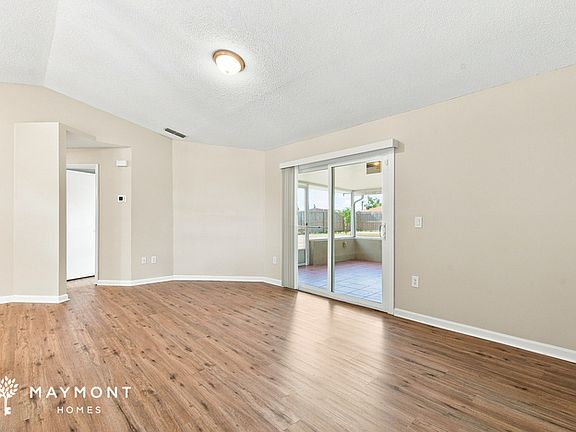 3rd image of 753 Mentmore Cir