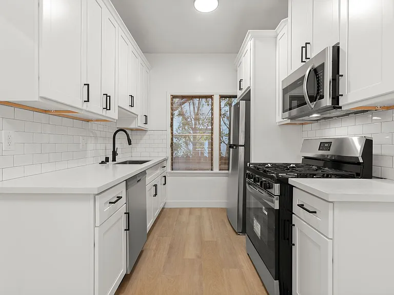 (El/Eu/Em:B) 414 N. Maple Drive — Photo 9