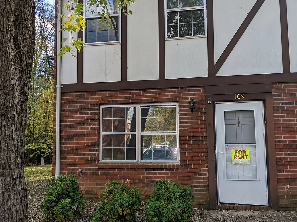 1300 Larchmont Pl #109