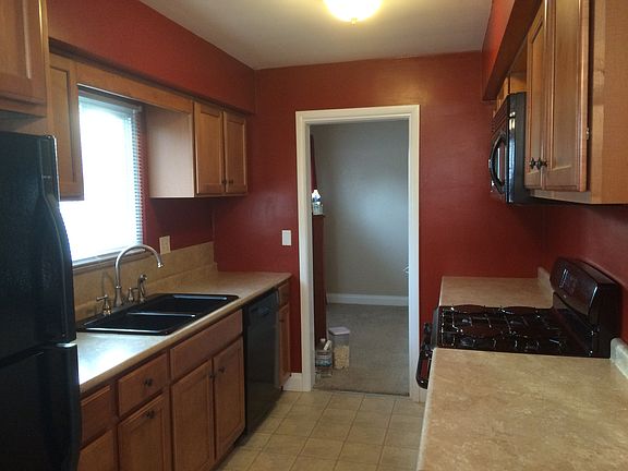5th image of 109 Broadmoor Dr.