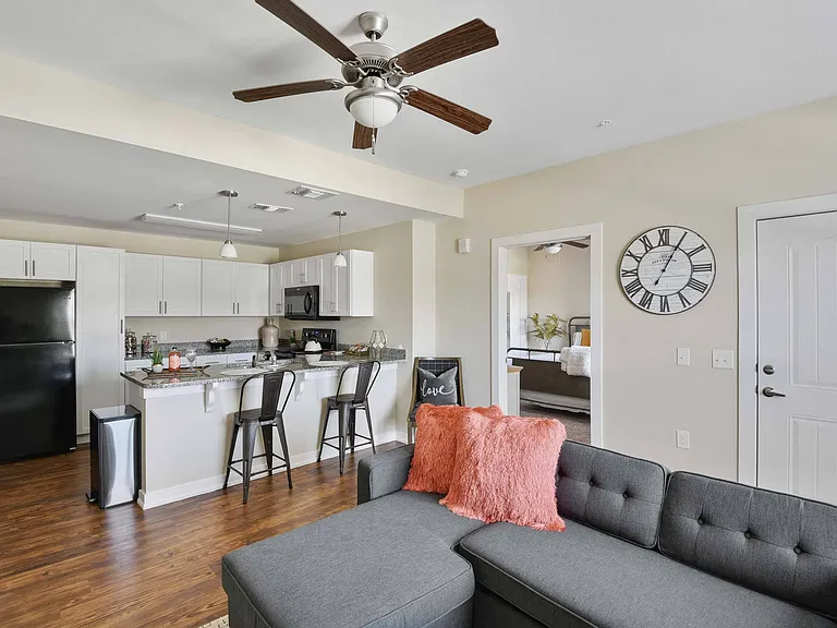 Icon Apartments — Photo 8