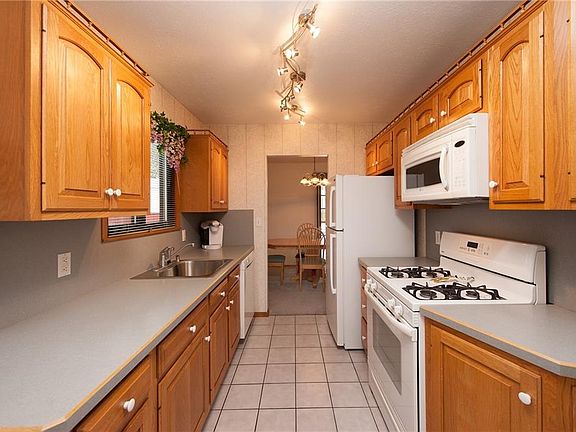 5th image of 26835 Locust Dr
