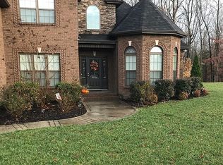 1090 Reda Dr, Clarksville, TN 37042