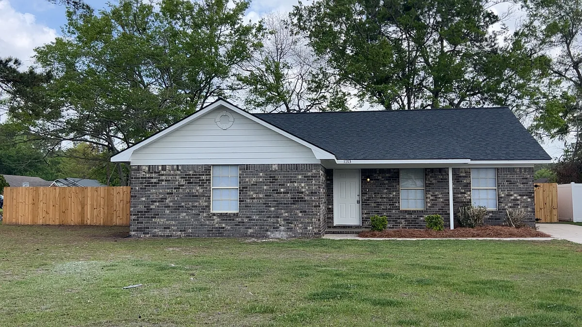 Building Photo - 1213 Desert Storm Dr