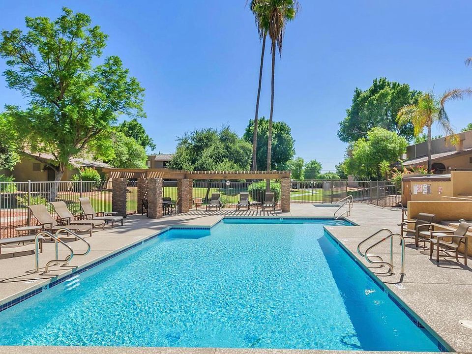 heated Pool/spa and clubhouse