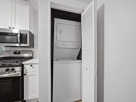 3rd image of 2947 N Springfield Ave #1