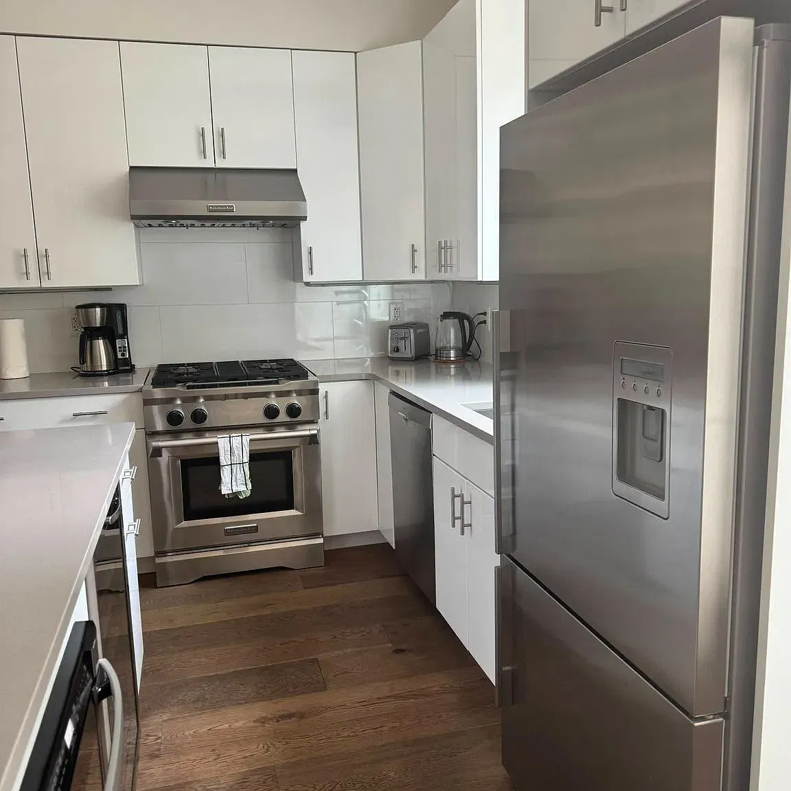 4 bed, 1000 sqft, $5,000 — Photo 4