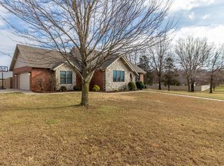 2207 Cherry Blossom Cir, Lebanon, MO 65536