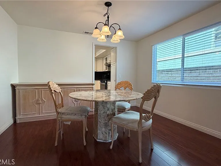 1637 Peacock Ln — Photo 6