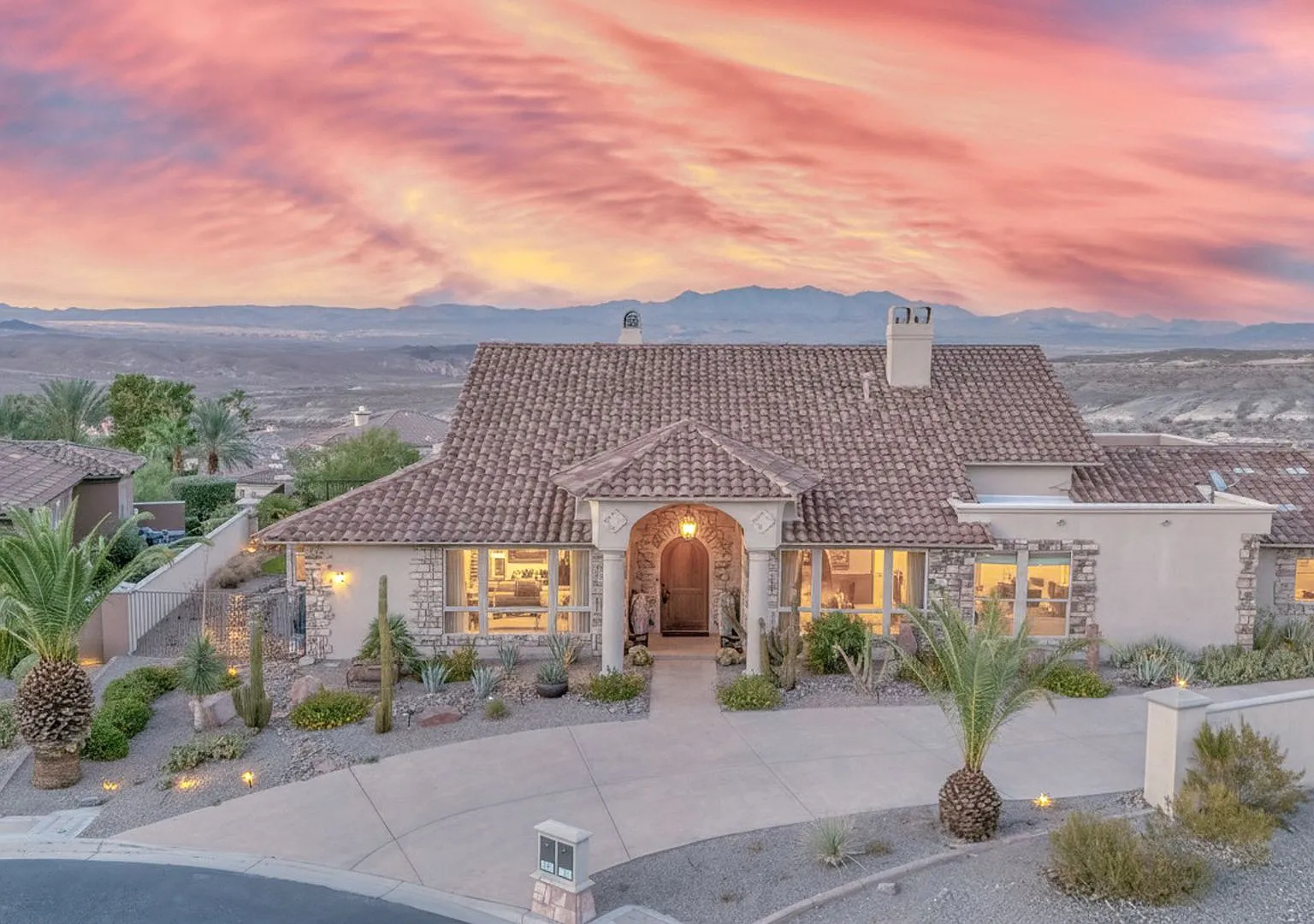 Stunning Single-Story 4-Bedroom Home In Lake Las Vegas — Photo 1