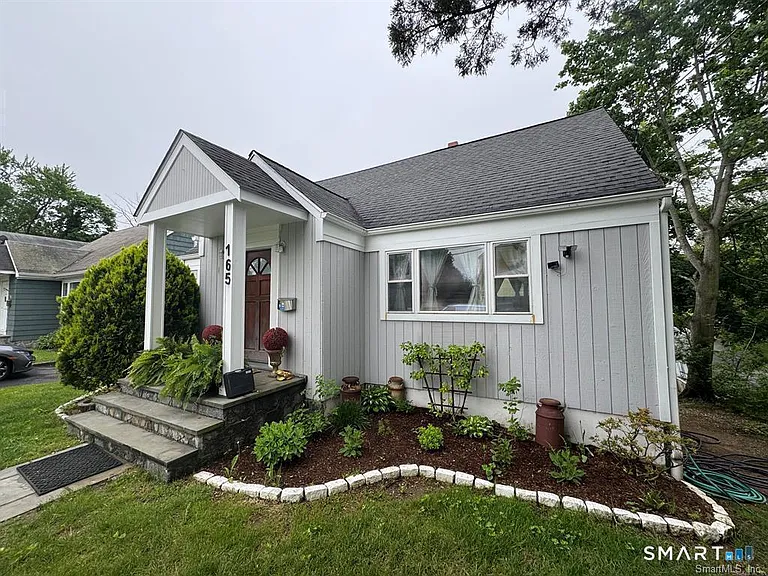 165 Greenfield Dr — Photo 4