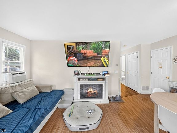 4th image of 18 Fisher Ave
