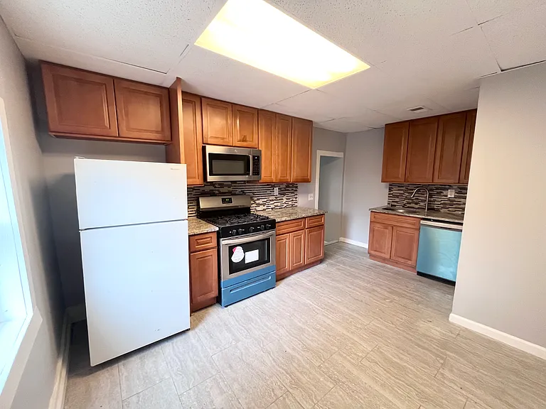 28 E Washington Ave #2A — Photo 8
