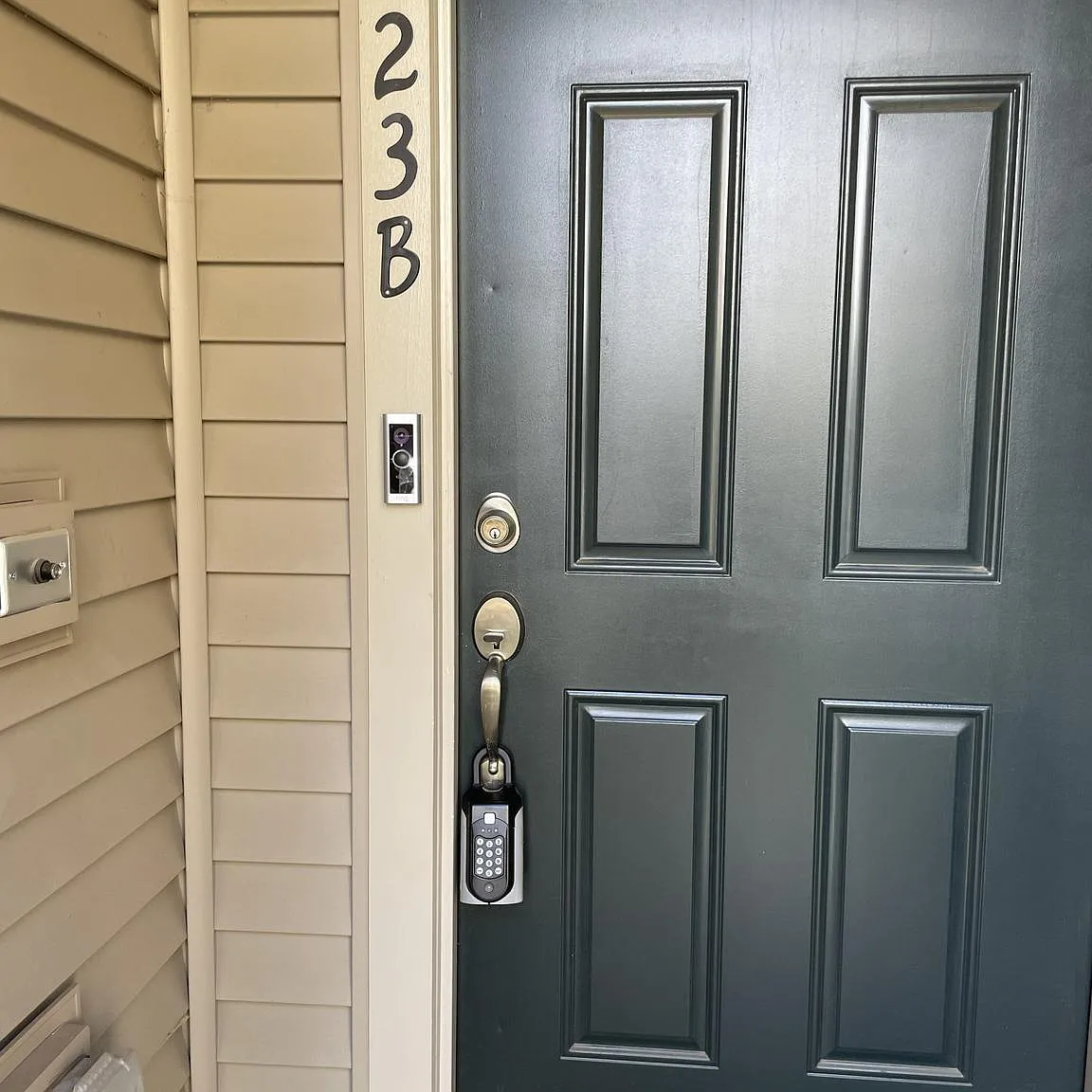 3 bed, 2.5 bath, 2451 sqft, $3,100 — Photo 2