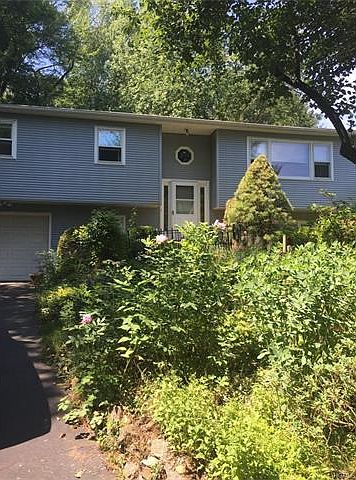 1st image of 22 Farm Ct