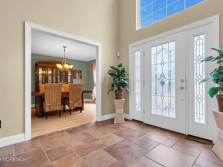 107 Shenandoah Blvd — Photo 4