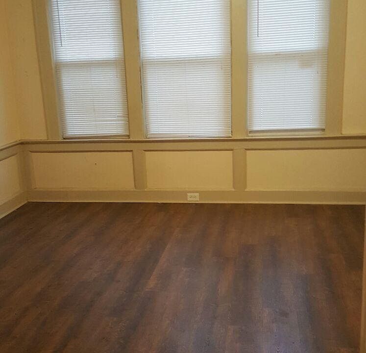 1st image of 273 Leslie St Floor 1