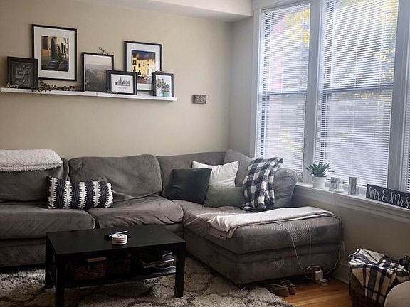 3rd image of 520 W Armitage Ave APT 1