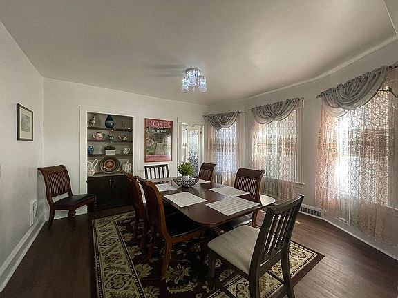 5th image of 640 Laurel Ave