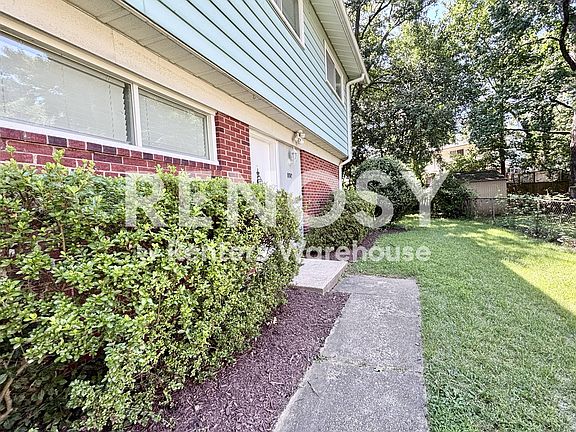 2nd image of 10812 Lombardy Rd