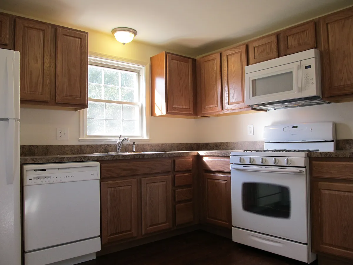 Building Photo - 207 Regina Ave