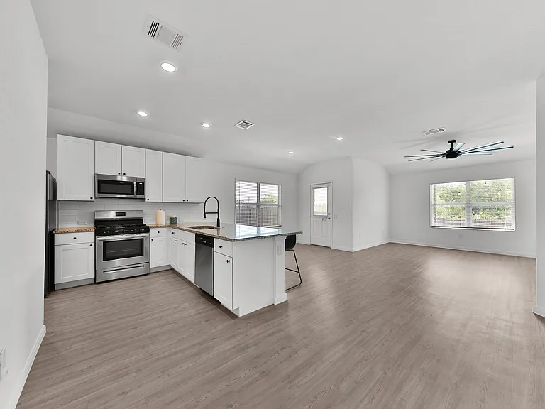 606 Bean Bnd — Photo 2