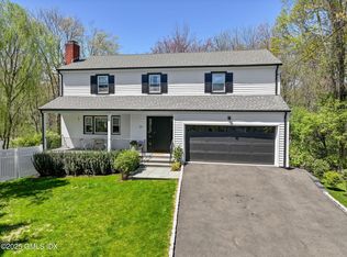 27 Griffith Rd, Riverside, CT 06878