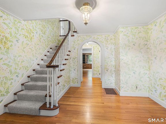 4th image of 33 Coit Lane