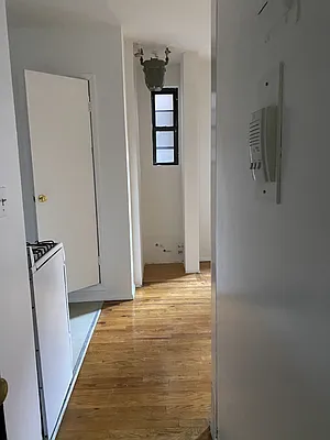 Rented by Current Real Estate Advisors | media 7