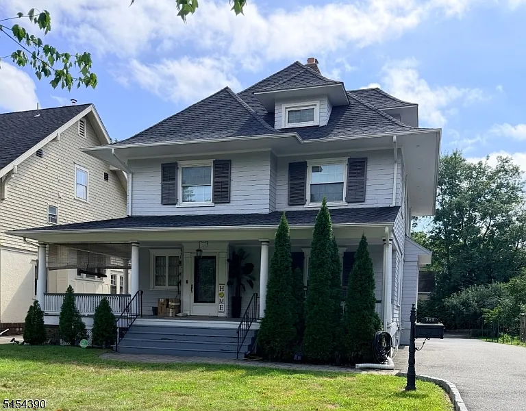 1 bed, 1.0 bath, 700 sqft, $2,250 — Photo 1