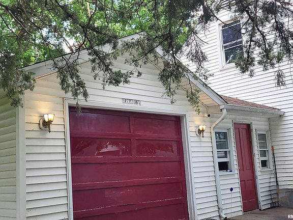 3rd image of 1160 W Grove St