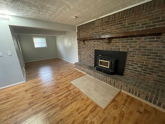 2nd image of 115 Brookwood Dr
