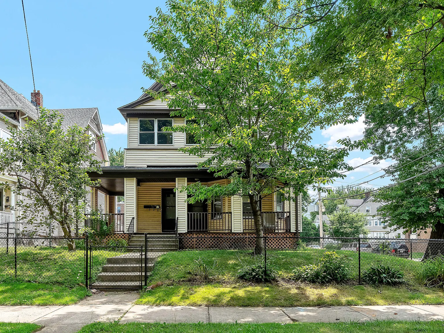 3 bed, 1400 sqft, $2,200 — Photo 3
