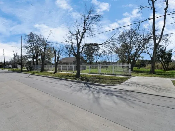 7912 Brays St, Houston, TX 77012