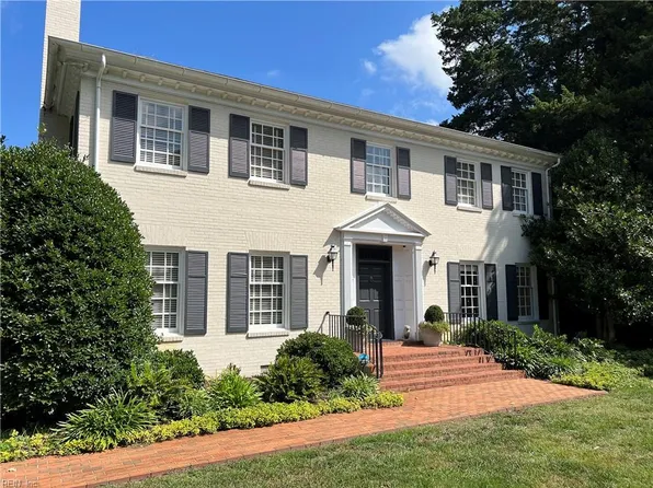 1124 Bay Colony Dr, Virginia Beach, VA 23451