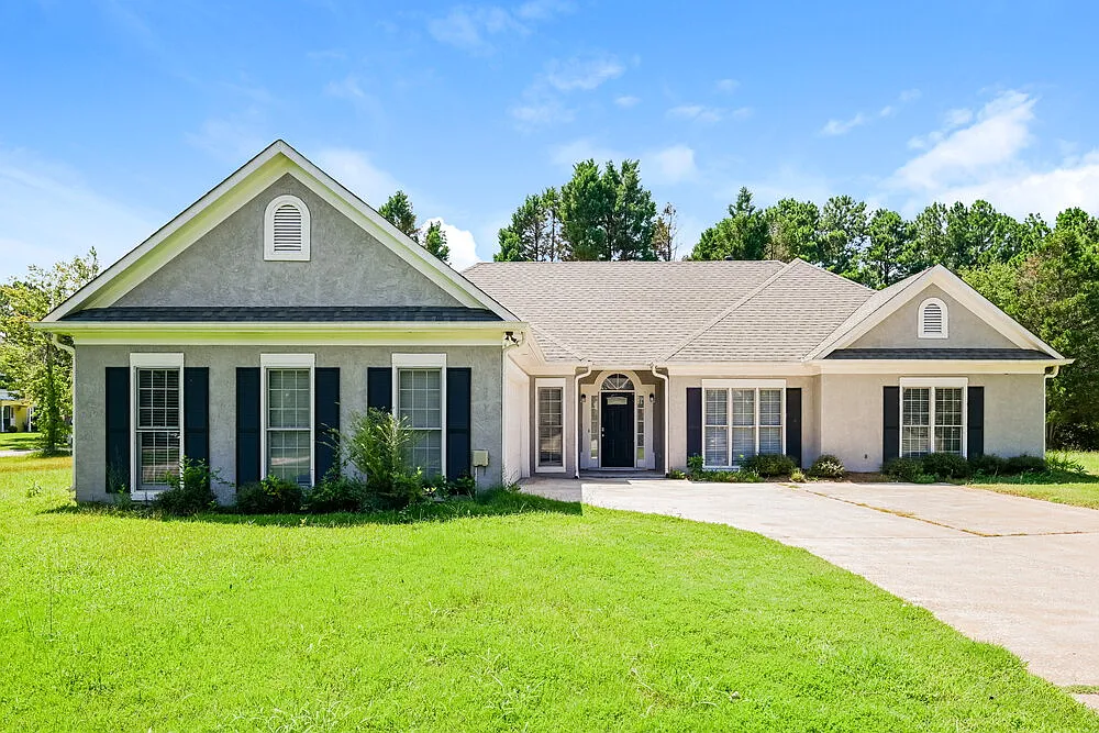 3 bed, 3.0 bath, 2421 sqft, $2,390 — Photo 1