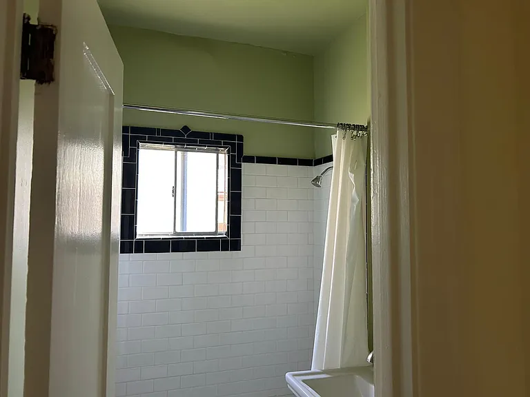 1129 N Hoover St #104 — Photo 6