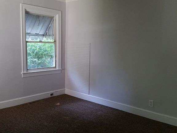 5th image of 228 Dakota St