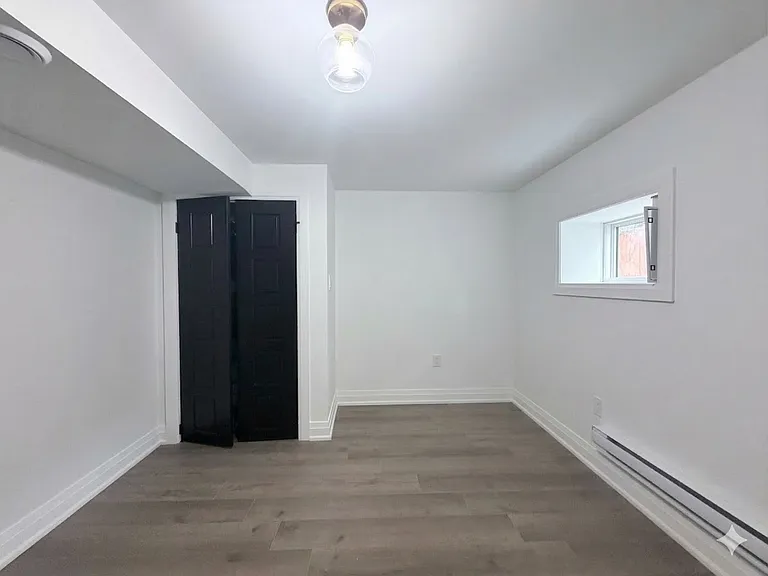184 Ottawa St S #1 — Photo 10
