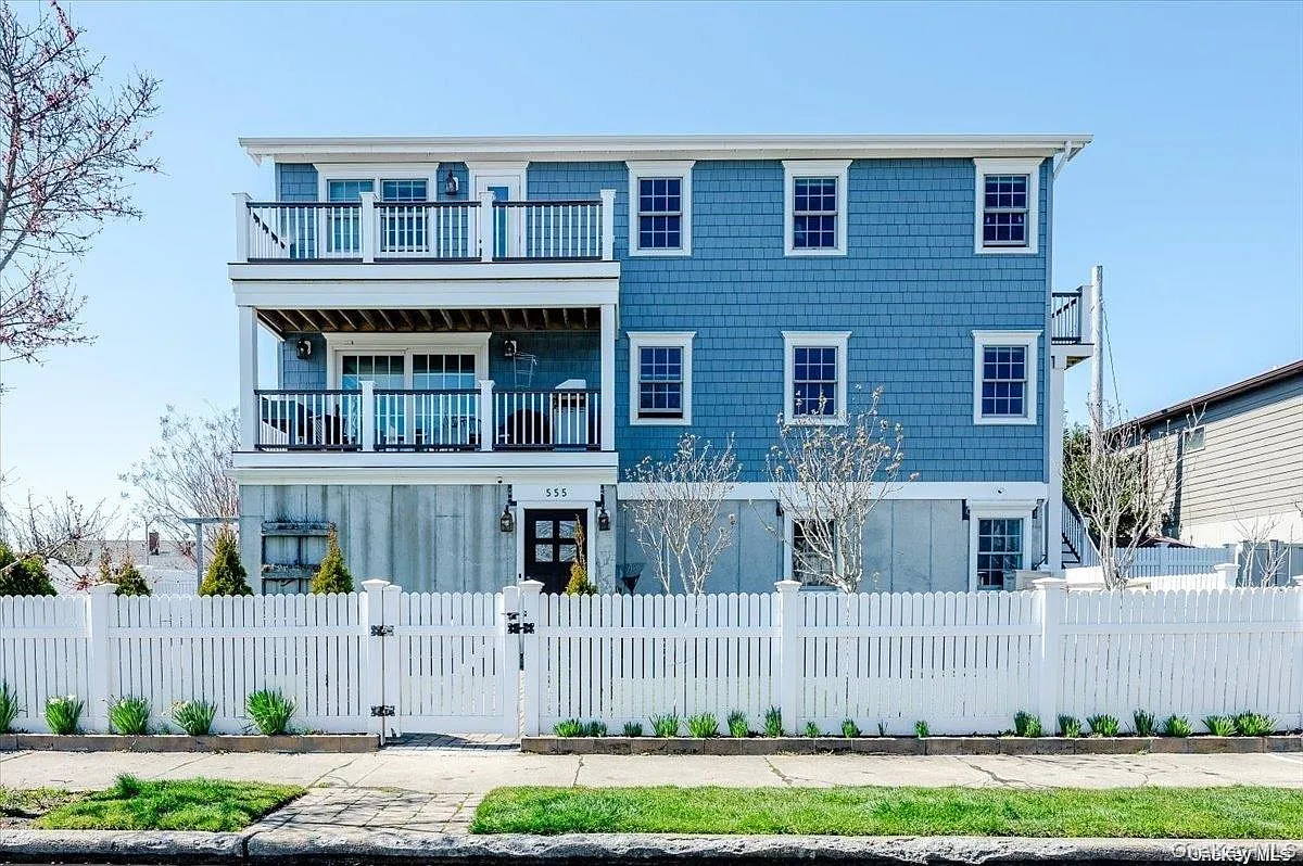 4 bed, 2.0 bath, 2000 sqft, $5,500 — Photo 1
