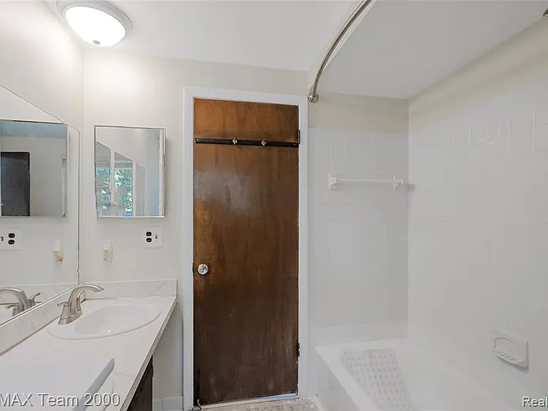 2053 Brookfield St — Photo 19
