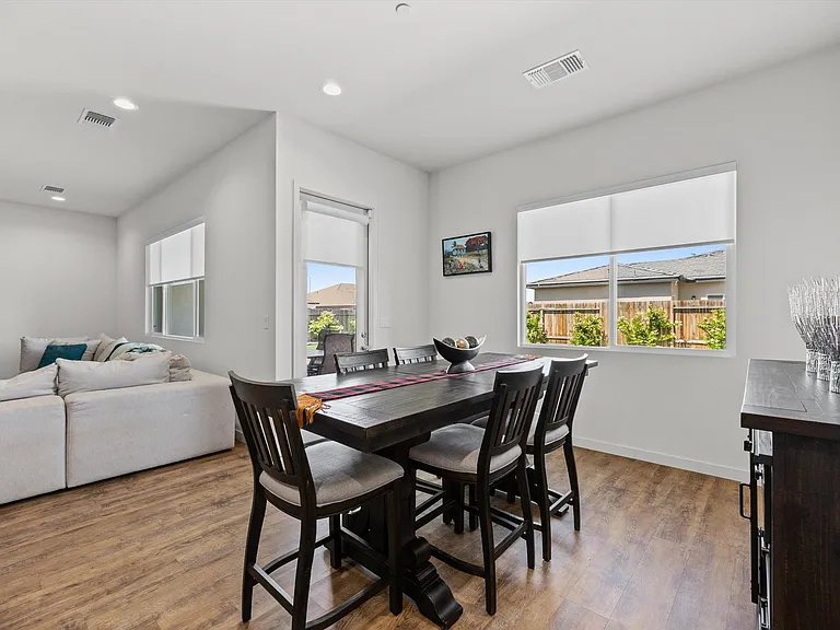 815 Gilsum Ct — Photo 27