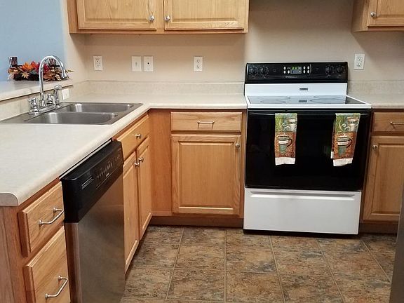 3rd image of 721 Broderick Dr NE Unit D