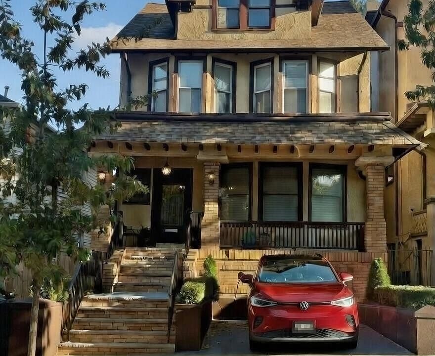 1st image of 376 Fairmount Ave