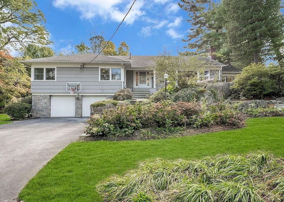 1st image of 4 Pokahoe Drive