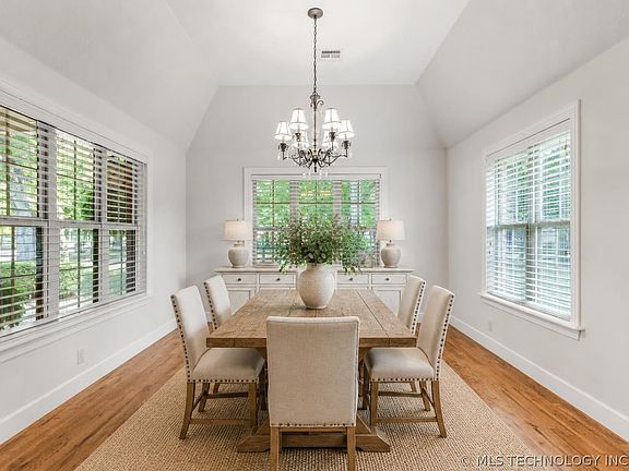 4th image of 423 N Forest Ridge Blvd