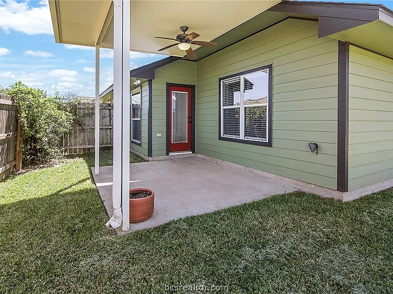 916 Crested Point Dr — Photo 24