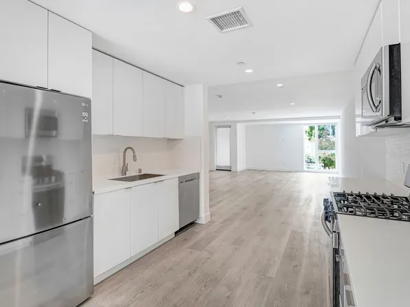 11700 Magnolia Blvd, Valley Village, CA