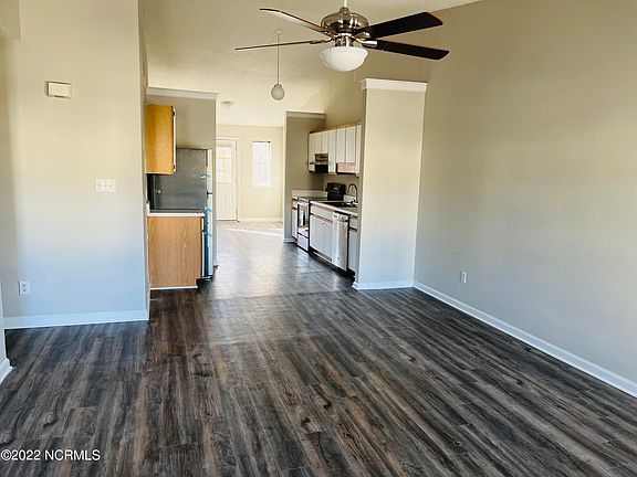 5th image of 102 Derwent Ct